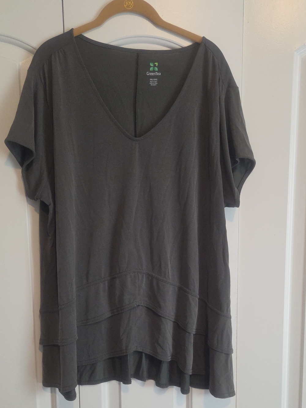 GreenTea Women's V-Neck Tiered Short Sleeve Top - Deep Olive Green